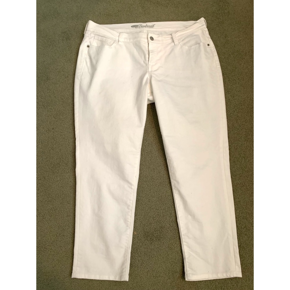 “Boyfriend” style white jeans